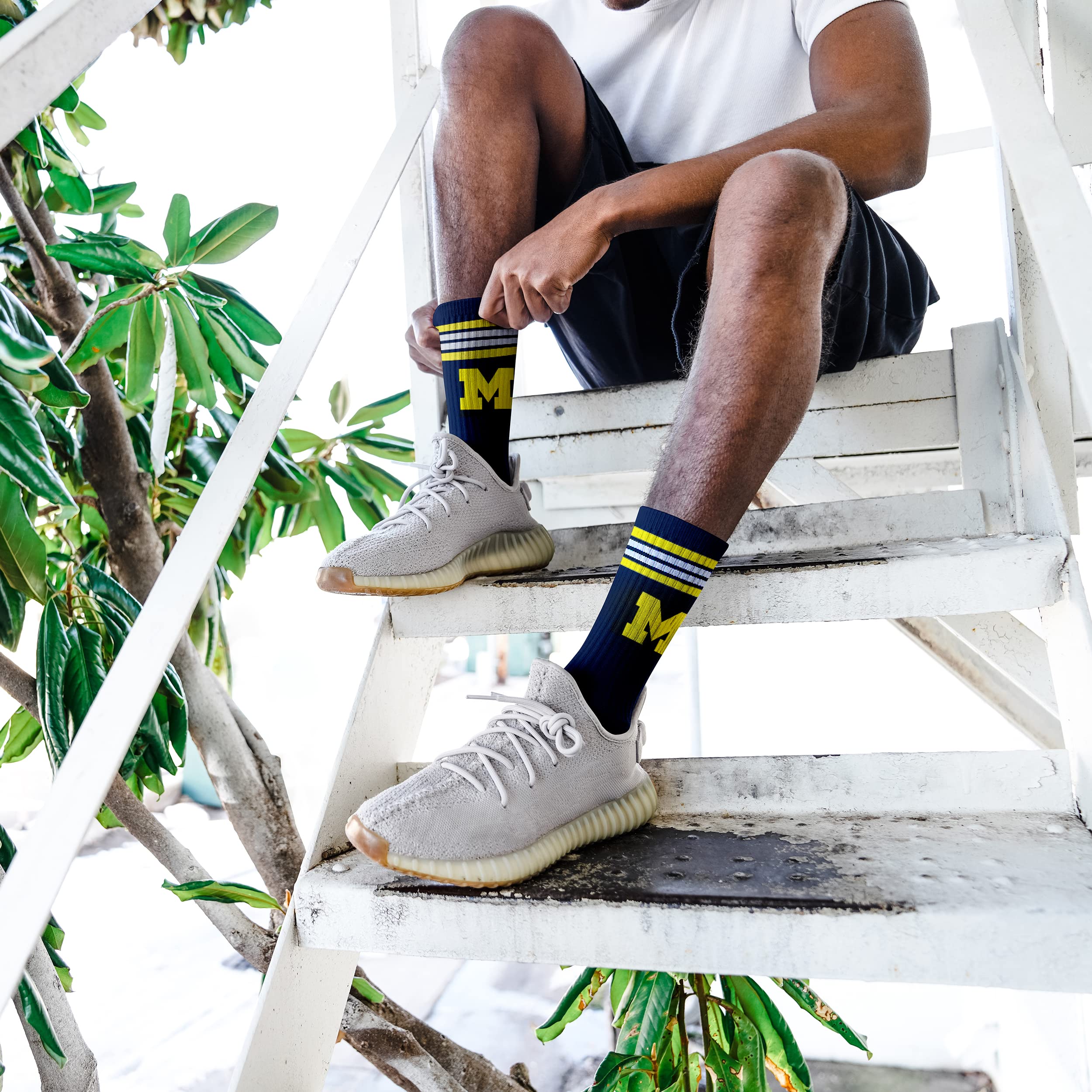 For Bare Feet NCAA Michigan Wolverines 4 Stripe Deuce Crew Sock Team Color MEDIUM - Image 4